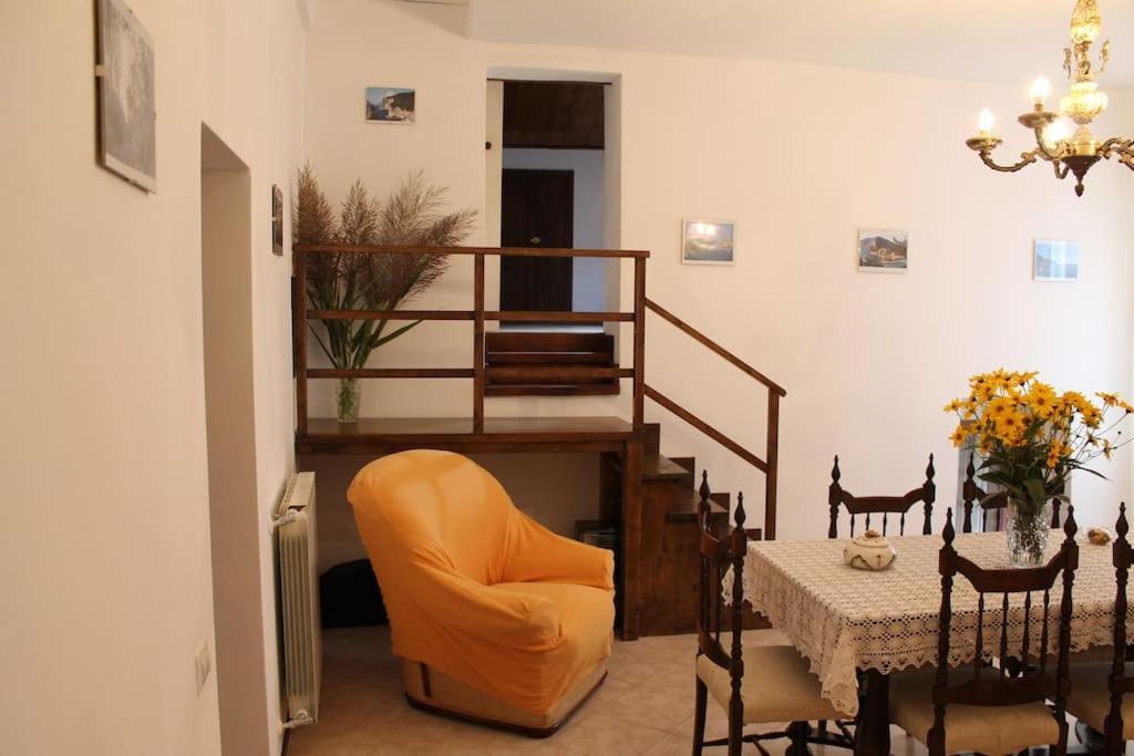 Casa Nel Borgo Antico Villa Quaratica Luaran gambar